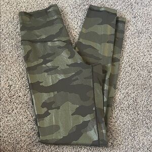 Aerie offline Green Camo shimmer Leggings small
